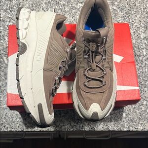 NIKE ZOOM VOMERO RUN